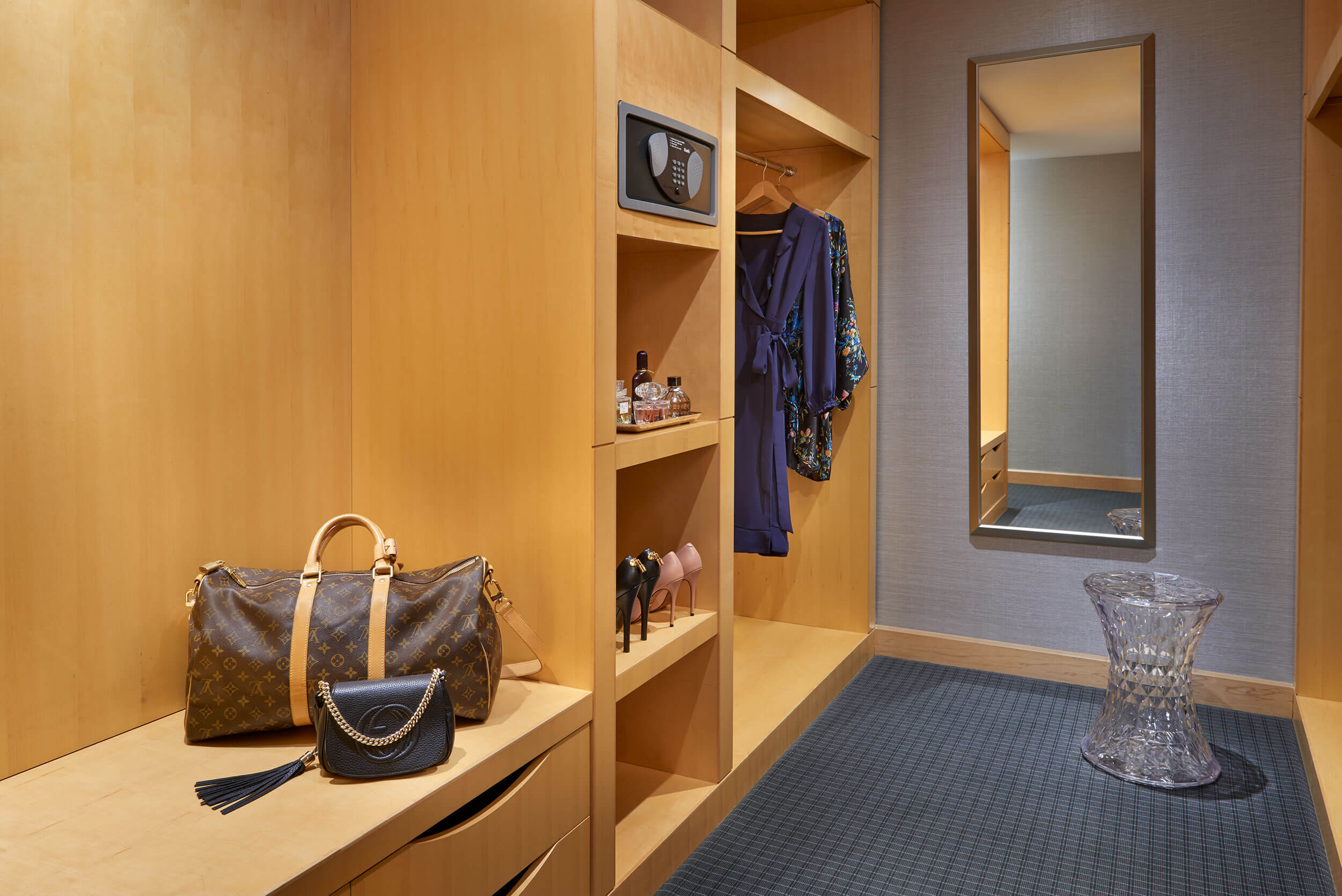 Separate dressing area is a unique and original feature in all guestrooms and suites